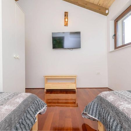 Villa David - Luxurious Secluded Villa With A Heated Pool Butkovici  Luaran gambar