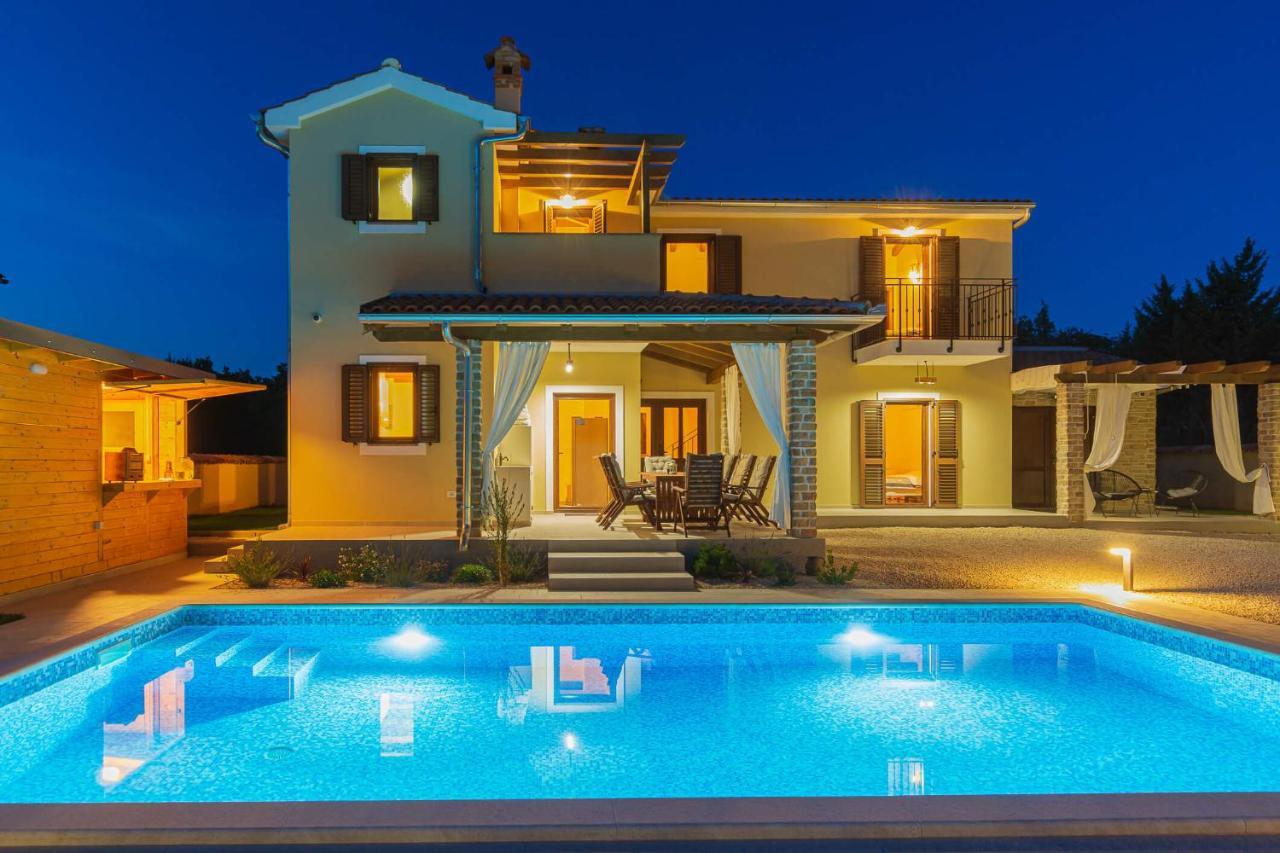 Villa David - Luxurious Secluded Villa With A Heated Pool Butkovici  Luaran gambar
