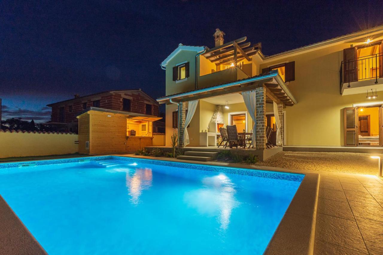 Villa David - Luxurious Secluded Villa With A Heated Pool Butkovici  Luaran gambar