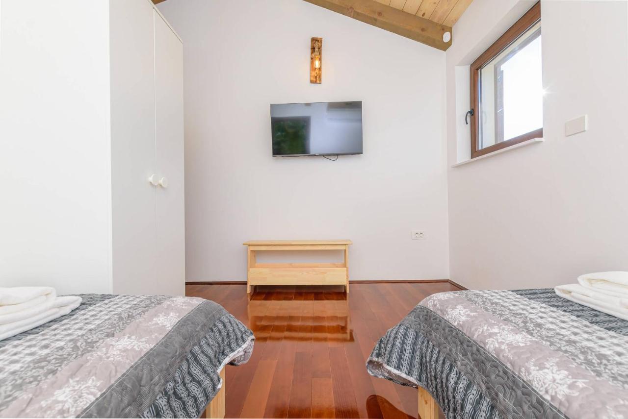Villa David - Luxurious Secluded Villa With A Heated Pool Butkovici  Luaran gambar