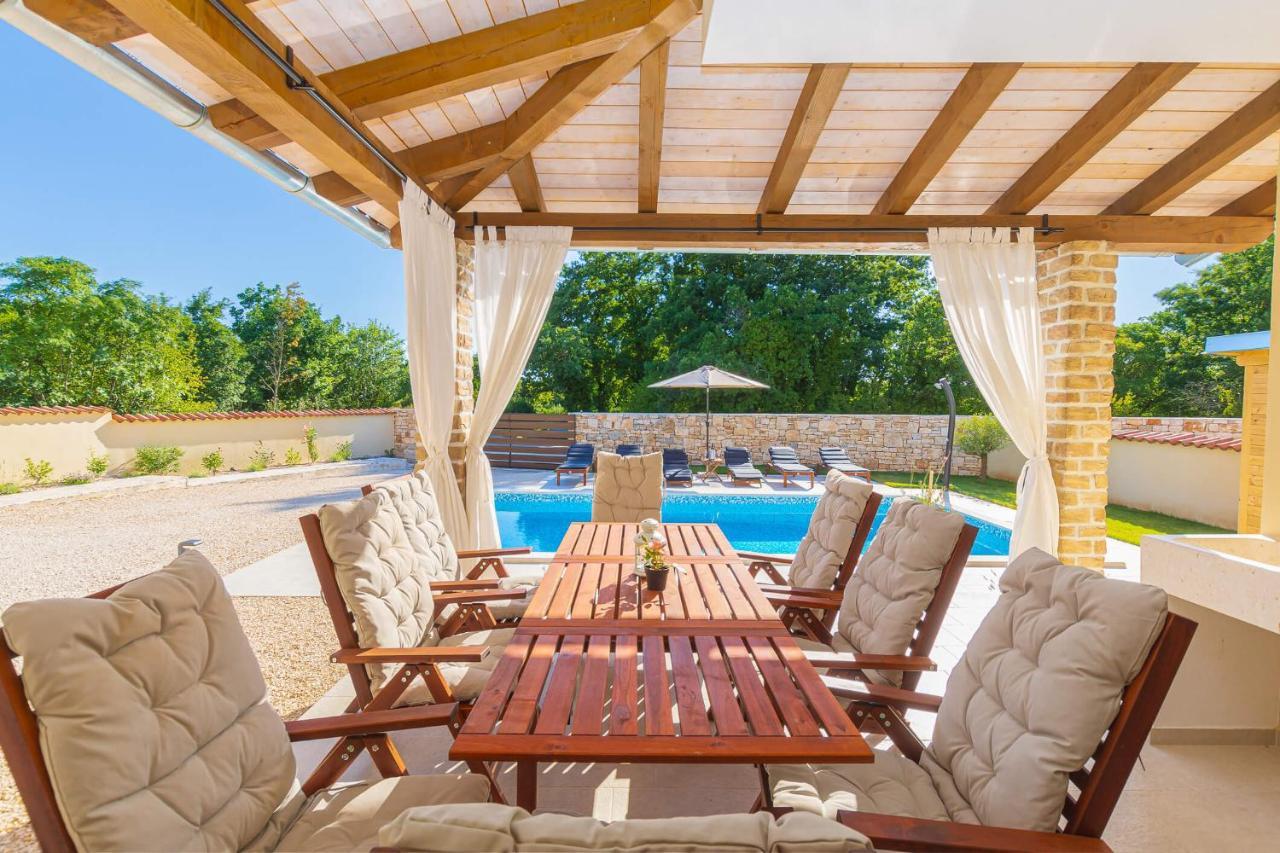 Villa David - Luxurious Secluded Villa With A Heated Pool Butkovici  Luaran gambar