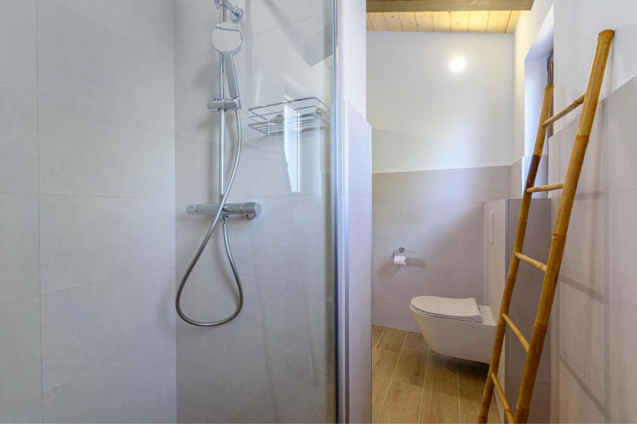 Villa David - Luxurious Secluded Villa With A Heated Pool Butkovici  Luaran gambar