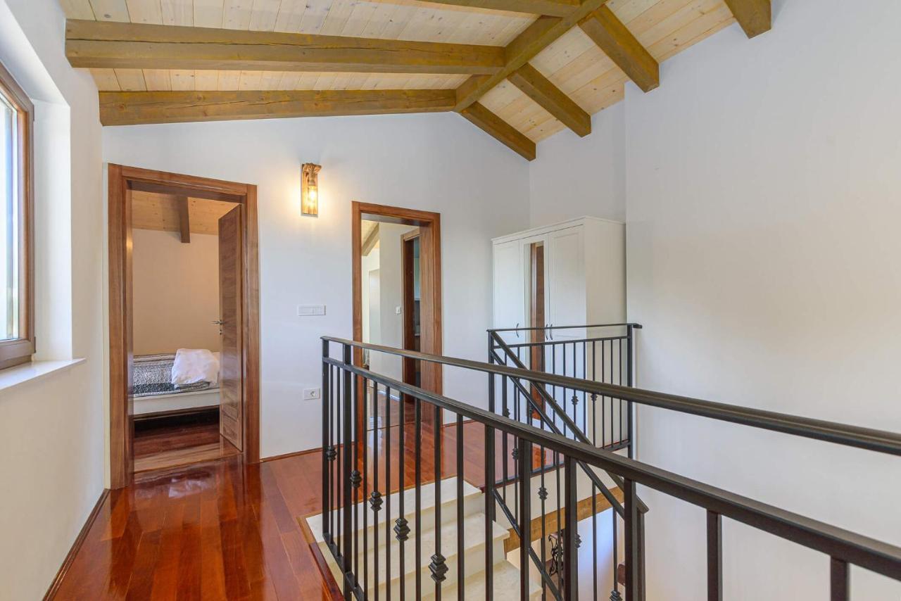 Villa David - Luxurious Secluded Villa With A Heated Pool Butkovici  Luaran gambar