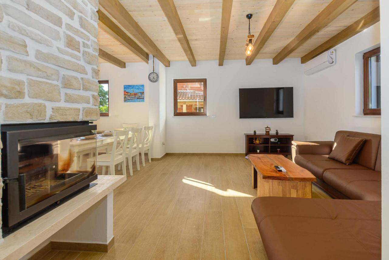 Villa David - Luxurious Secluded Villa With A Heated Pool Butkovici  Luaran gambar