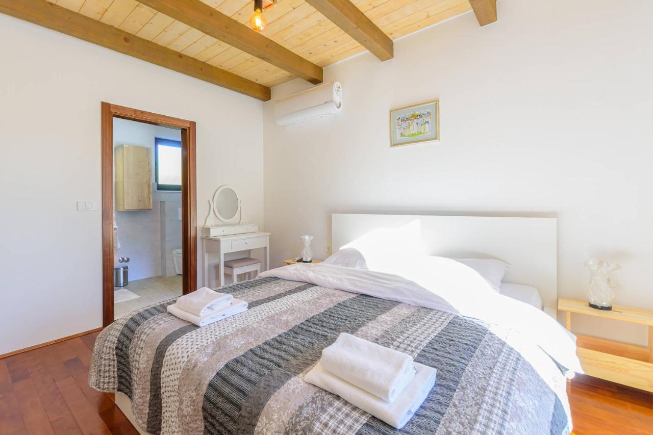 Villa David - Luxurious Secluded Villa With A Heated Pool Butkovici  Luaran gambar