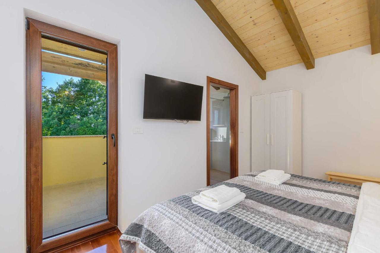 Villa David - Luxurious Secluded Villa With A Heated Pool Butkovici  Luaran gambar
