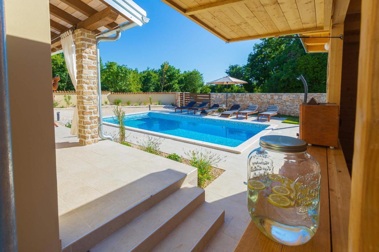 Villa David - Luxurious Secluded Villa With A Heated Pool Butkovici  Luaran gambar