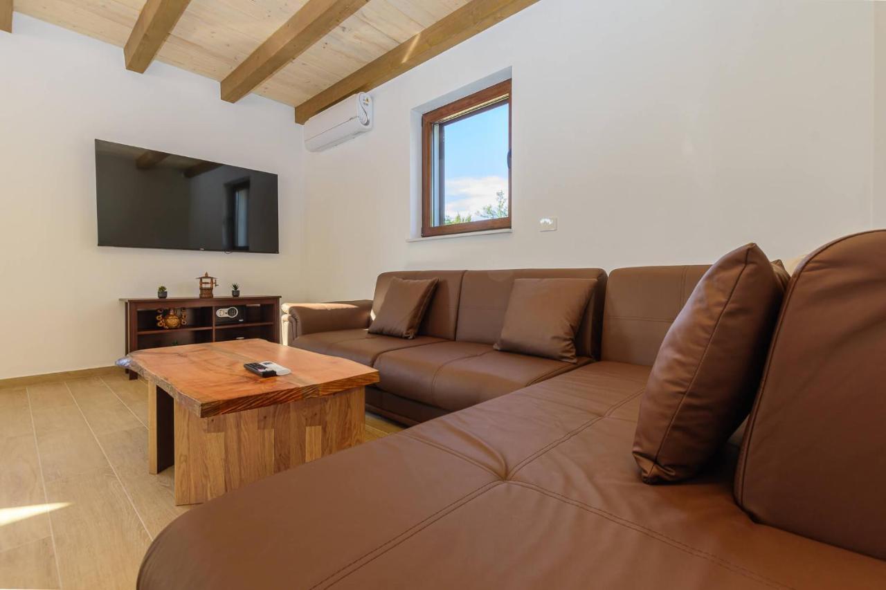 Villa David - Luxurious Secluded Villa With A Heated Pool Butkovici  Luaran gambar