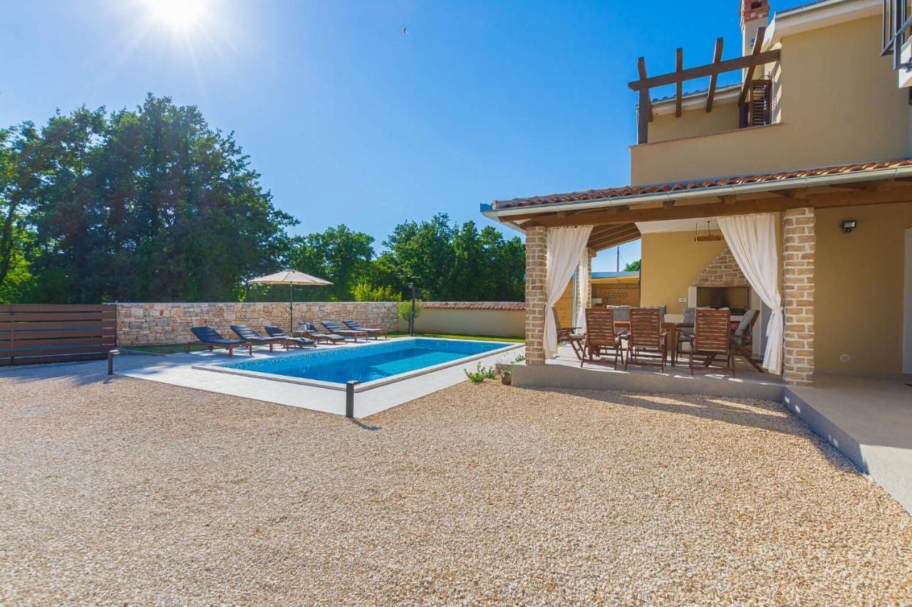 Villa David - Luxurious Secluded Villa With A Heated Pool Butkovici  Luaran gambar