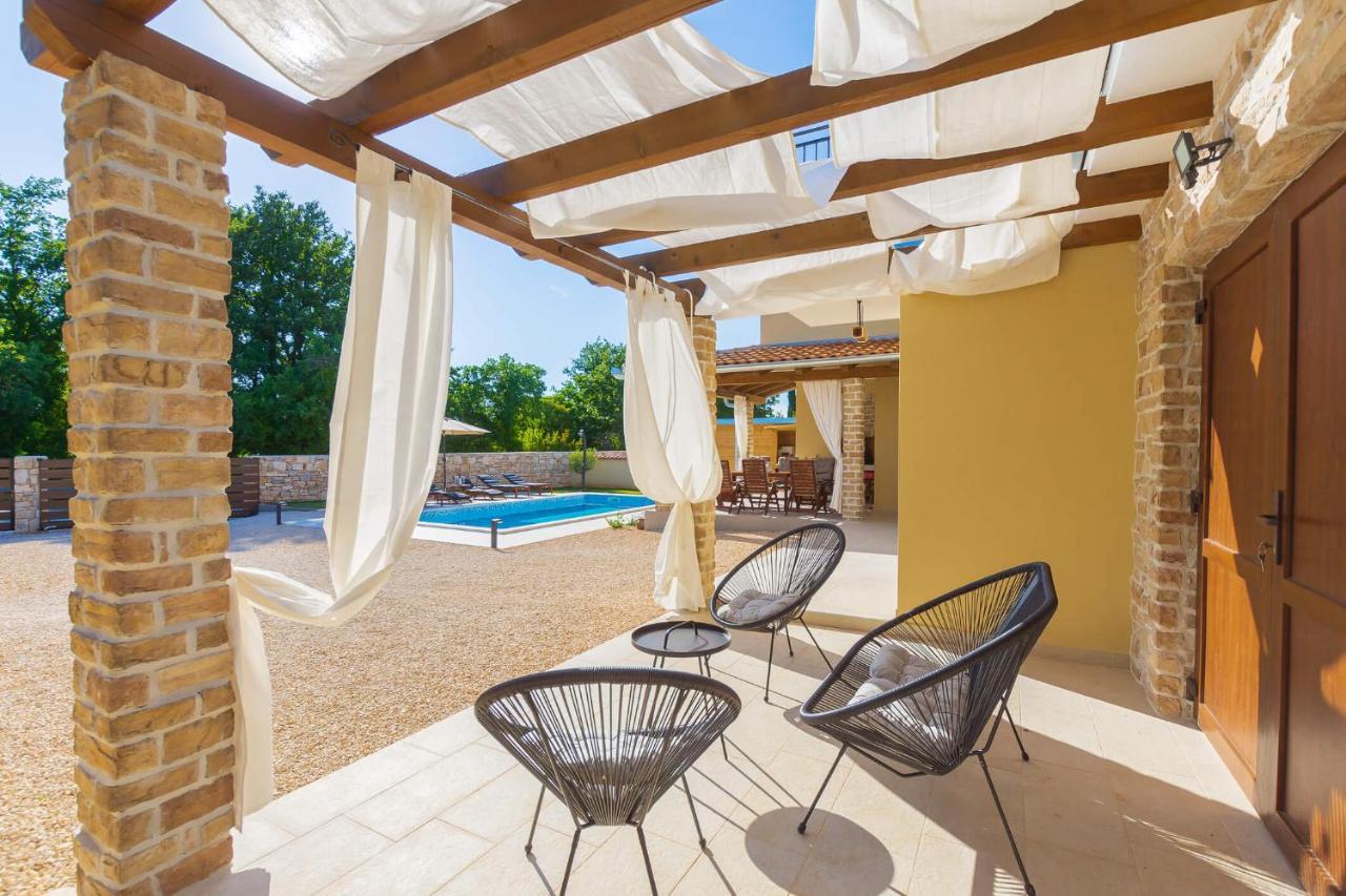 Villa David - Luxurious Secluded Villa With A Heated Pool Butkovici  Luaran gambar