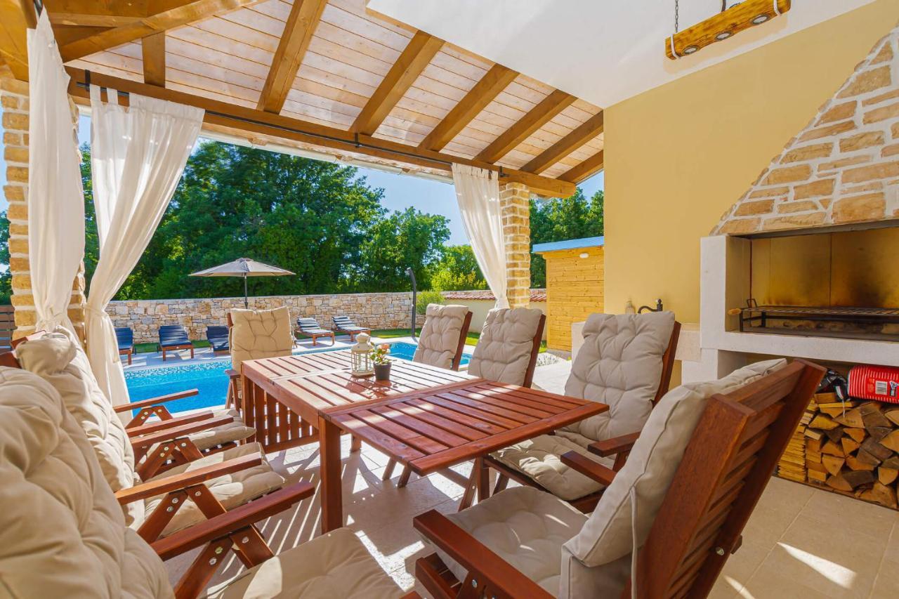 Villa David - Luxurious Secluded Villa With A Heated Pool Butkovici  Luaran gambar