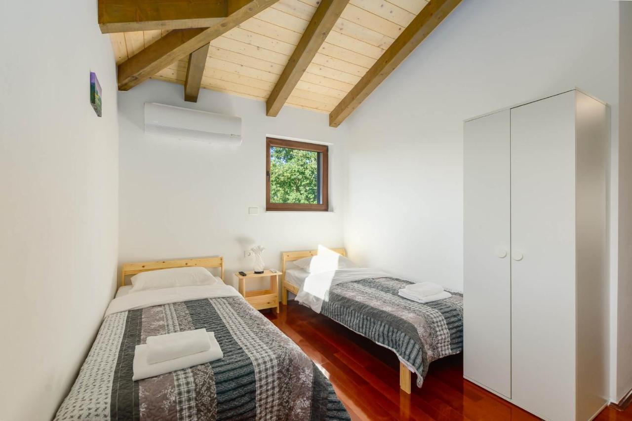 Villa David - Luxurious Secluded Villa With A Heated Pool Butkovici  Luaran gambar