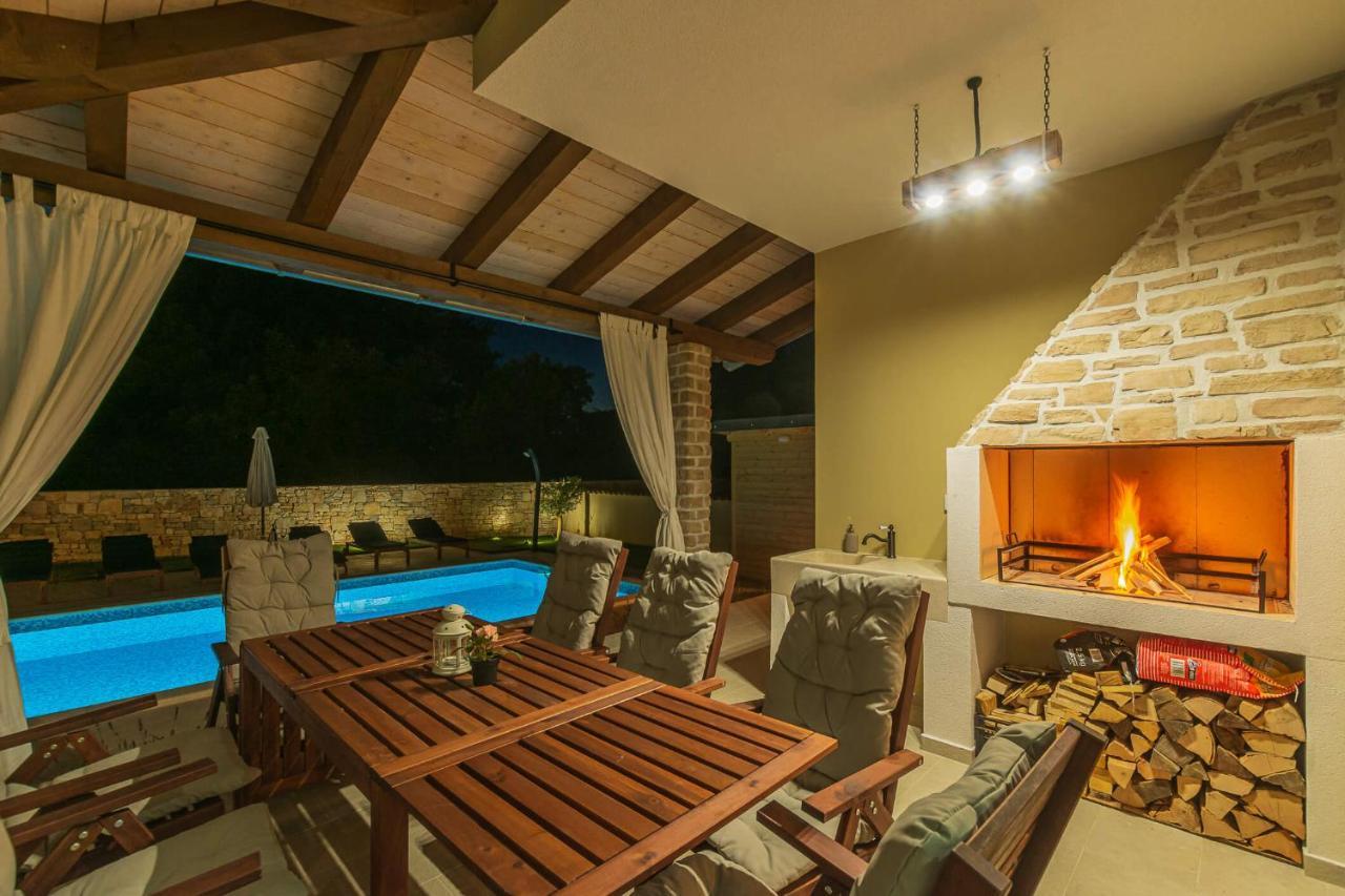 Villa David - Luxurious Secluded Villa With A Heated Pool Butkovici  Luaran gambar