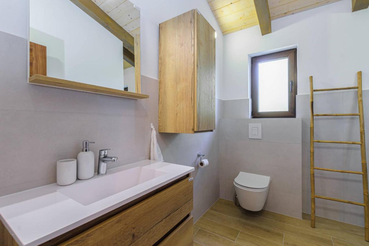 Villa David - Luxurious Secluded Villa With A Heated Pool Butkovici  Luaran gambar