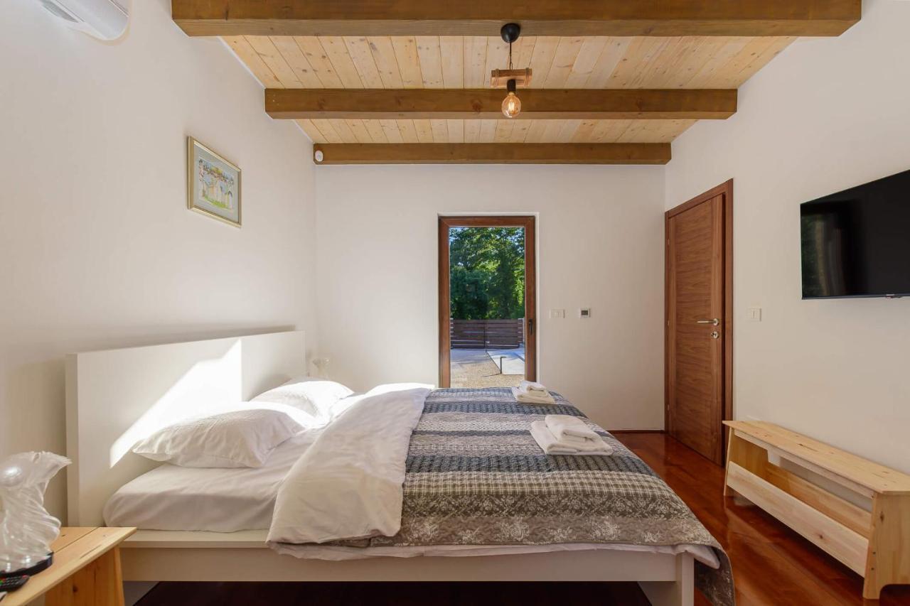 Villa David - Luxurious Secluded Villa With A Heated Pool Butkovici  Luaran gambar